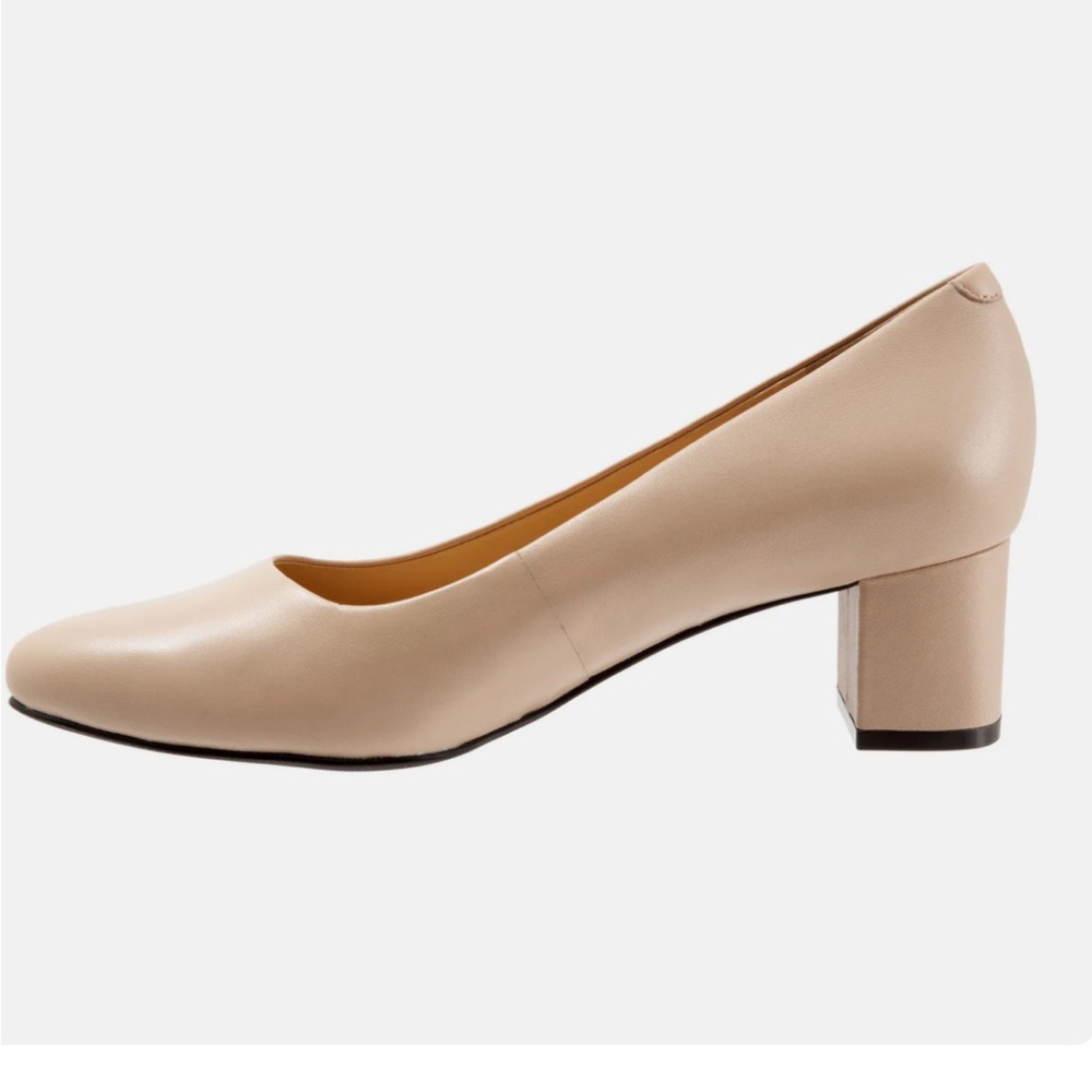 Trotters Kari Low Heel Pump -8W